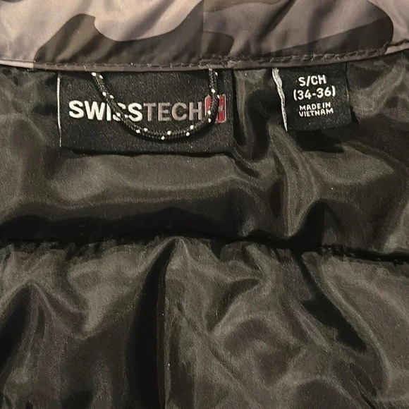 Swiss Tech Gray Camo Puffer Vest Men’s NWT - Picture 7 of 9